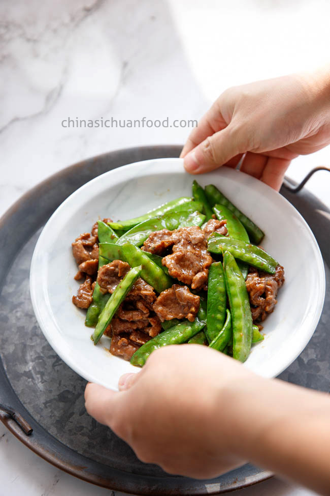 beef and snow pea stir fry|chinasichuanfood.com