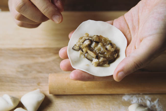 vegan potstickers with mushrooms|chinasichuanfood.com