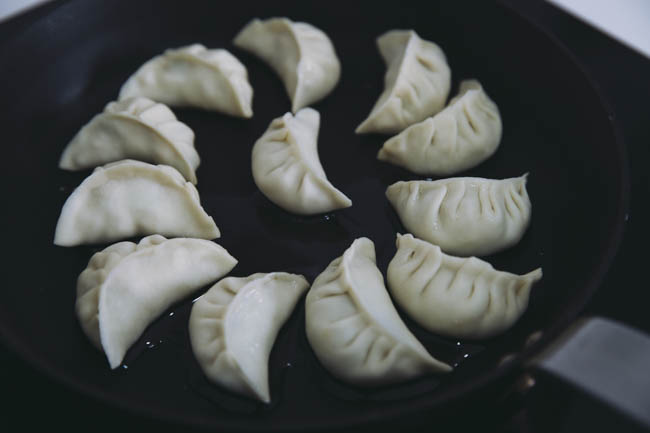 vegan dumplings with mushrooms|chinasichuanfood.com